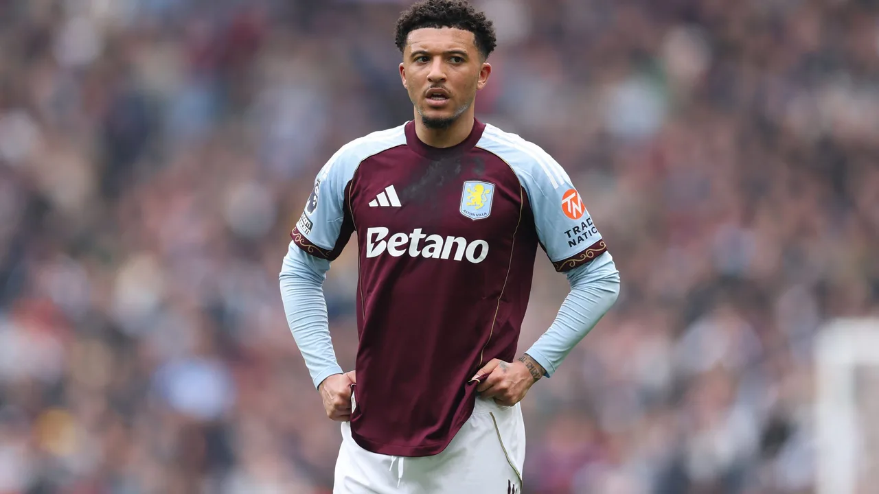 هل يعود جادون سانشو إلى بوروسيا دورتموند بعد اهتمام نادي روما بضمه؟